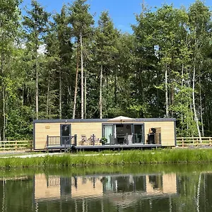 Pine Boutique With Hot Tub For Couples & Dog , York United Kingdom